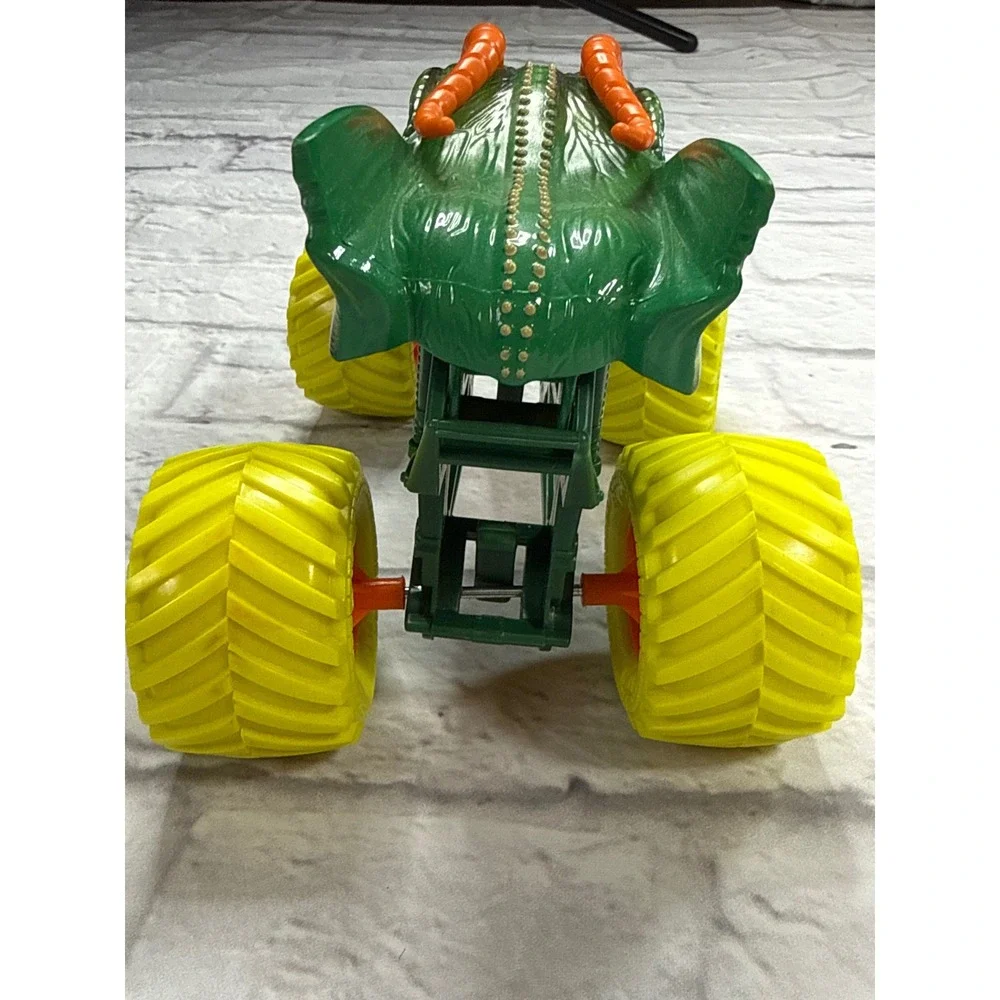 Monster Jam Dragon Monster Truck Kids 1:24 Green Excellent Die-Cast BKT Tires‎